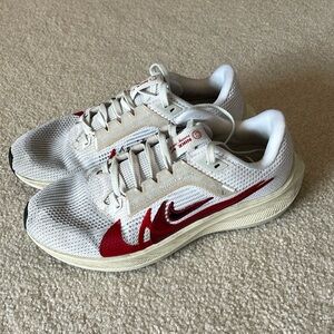 Nike Pegasus 40 shoes. Size 7.5